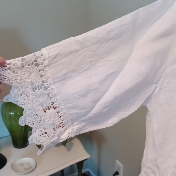 Beautiful linen tunic style top - Picture 2 of 10